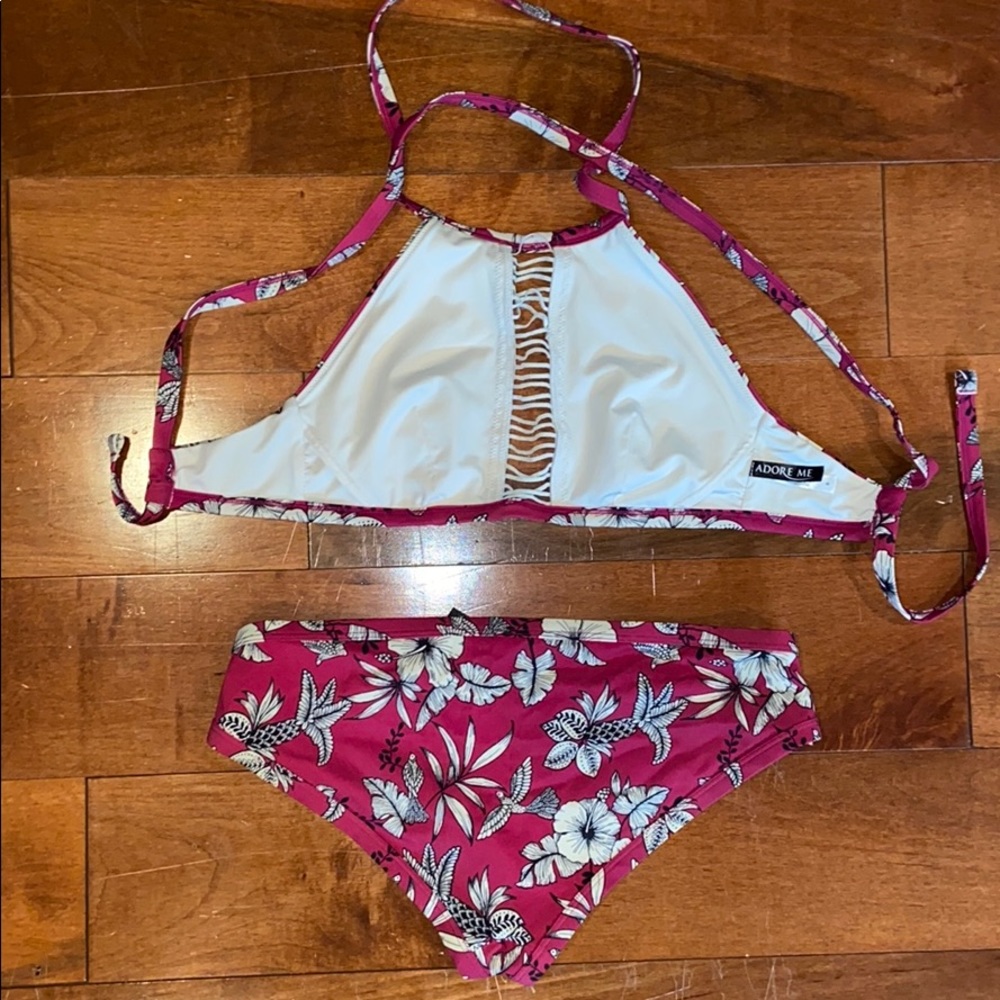 Bikini - Picture 4 of 4